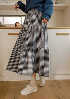 Explore Our Romantic Side Checkered Skirt Checkered Midi Skirt Outfit, Midi Checked Skirt Outfit, Maxi Skirt Casual, Checkered Fashion, Checkered Maxi Skirt Outfit, Checkered Long Skirt Outfit, Fall Skirt Outfits 2023, Black And White Checkered Skirt Outfit, Warm Skirt Outfits