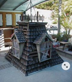 a house made out of wood and some kind of roof