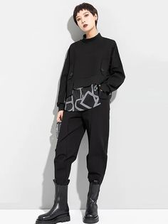 UOOZÉE Baggy Black Crew Neck T-shirt, Baggy Black Long Sleeve Top, Black Baggy Long Sleeve Tops, Trendy Black T-shirt, Fall Techwear Crew Neck Top, Baggy Long Sleeve Black Top, Baggy Crew Neck Sweatshirt For Fall, Baggy Black Casual Tops, Black Casual Baggy Tops