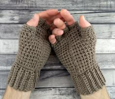 Crochet Ideas For Men Guys, Crochet Gloves Free Pattern, Gloves Crochet Pattern, Fingerless Gloves Crochet, Knitting Clothes