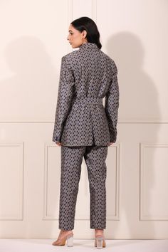 Take a look at this wonderful Ghigham B -weaved Blue co-ord set. subtle Gingham print will make you think again. If you are not up for dressing up in layers of heavy fabric for the winter, then here is the absolute outfit for you. The rich finish of the blazer, with its simple belt style, is what being effortlessly trendy is all about. Product Details Material: South-Weaved Cotton Type of Work: Gingham Pattern Material: South-Weaved Cotton Neckline: V Neck Fit: Comfortable Contents: One Blazer, Silk Sets For Workwear In Fall, Fall Silk Sets For Workwear, Tailored Office Sets For Winter, Simple Belt, Wings Dress, Types Of Work, Gingham Pattern, Belt Style, Think Again