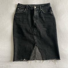 H&M Mid Length Jean Skirt Semi Distressed Look Size 4 In Brand New Condition H&m Casual Pencil Skirt, Casual H&m Pencil Skirt, Hm Skirt, H&m Jeans, Jean Skirt, Mid Length, Womens Skirt, H&m, Size 4