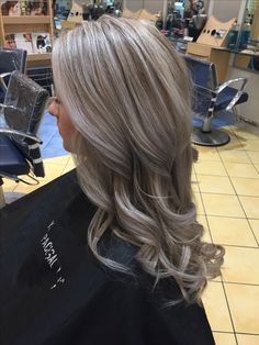 2023 Hair Trends For Women 20s, Ivey Blonde Hair, Brunette And Blonde Hair, Smokey Ash Blonde, Ash Blonde Hair Colour, Grey Highlights, Gorgeous Hair Color, Blending Gray Hair