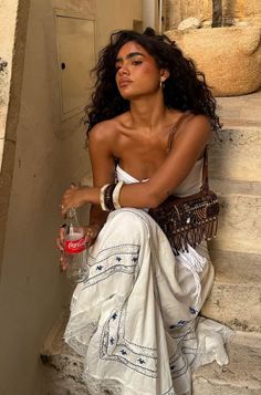 Luisa Villafane, Mode Hippie, Mama Mia, Summer Aesthetic, Beach Outfit, Pretty People, A Woman, Curly Hair Styles, Summer Outfits