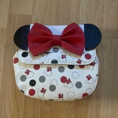 Cute, Brand New White Crossbody Bag With Minnie Mouse Details. Small Pocket Inside. Hot Topic Exclusive. Cute White Mickey Mouse Bags, Cute Mickey Mouse Bags As Gift, Cute Mickey Mouse Bags For Gifts, Disney Minnie Mouse White Bag, Disney Mickey Mouse Bags For Gifts, Disney Loungefly, White Crossbody Bag, Loungefly Bag, Hot Topic