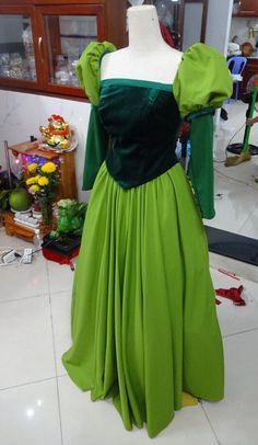 Library Belle Costume - Green Belle Dress - Beauty and The Beast Costume will take 2 weeks for make and ship out It's including bows for her . Under dress is pettitcoat made with tulle For the measurements please follow in this measurement chart link : https://www.etsy.com/uk/listing/520335138/custom-measurement-add-on?ref=shop_home_active_9 The numbers is need for the measurement is : 1,5,7,9,10,11,12,13,14,15,24,26,32, and extra from shoulder to floor including heels If any question then just Green Dress With Fitted Bodice For Costume, Green Dress Costume, Belles Dress Beauty And The Beast, The Beast Costume, Disney Skirt, Rose Costume, Beauty And The Beast Costume, Costume Green, Beast Costume