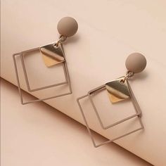 Geometric Earrings Brown New And Never Worn! Fancy Earrings, Jewelry Design Earrings, Classy Jewelry, Party Earrings, Fancy Jewellery, Fancy Jewelry, Fashion Jewelry Earrings, Girly Jewelry, Modern Earrings