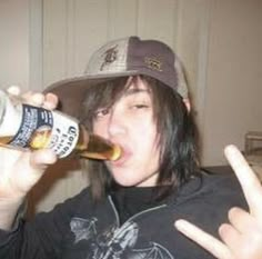 3oh!3 Aesthetic, 2000s Loser Aesthetic, Loser Pose, 2000 Emo Boy, Emo Pose Reference, Loser Core Aesthetic, Drinking Poses, Emo Pose, Drinking Pose