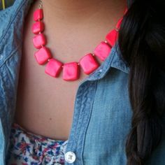 a woman wearing a blue shirt and pink necklace with words diy neon necklace on it