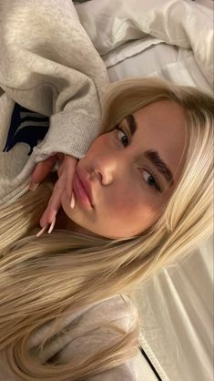 Tmavý Blond, Ombre Brows, Bushy Eyebrows, Micro Needling, Female Icons, No Makeup Makeup, Grp Ports, Ash Blonde Hair, No Makeup