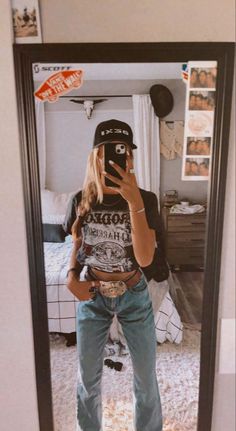 Punchy Country Outfits, Western Outfits Women Ideas, Western Workout Outfit, Punchy Outfits Summer, Country Work Outfits, Western Punchy Outfits, Western Outfits Summer, Country Aesthetic Outfit, Punchy Aesthetic