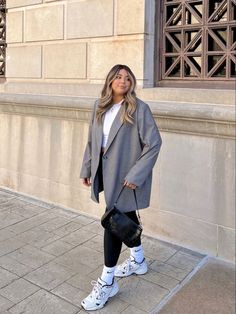 Oversized Set Outfit, Blazer And Leggings Outfit Plus Size, Fall Casual Outfits Midsize, Curvy Outfits Leggings, Plus Casual Winter Outfits, Curvy Street Style Winter, Fashion Trends 2023 Plus Size, Plus Size City Break Outfit, Over Size Blazer Outfits For Women