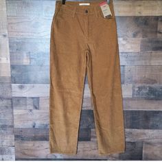 Brand New, Unworn By Me. I Need A 27. Last Pic Shows Ideas How To Wear Them. Questions? Leave A Comment Below! Levi's Casual Corduroy Jeans, Levi's Corduroy Bottoms For Spring, Levi's Corduroy Jeans With Pockets, Levi's Brown Bottoms For Spring, Levis 94 Baggy, Levis Pants, Dad Jeans, Corduroy Jeans, Levis Women