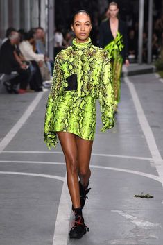 Off-White Spring 2019 Ready-to-Wear Fashion Show Collection: See the complete Off-White Spring 2019 Ready-to-Wear collection. Look 42 Neon Moodboard, Independence Day Diy, Neon Animal Print, Neon Summer, Retro Neon, Winter Trends, 2019 Fashion, Runway Collection