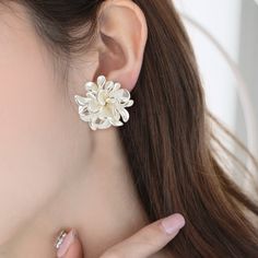 Elevate your timeless elegance and grace style with Flower Pearl Petal Earrings. Delicate light acrylic in a floral design. Style: female Needle: 925 Silver Material:Acrylic's pearl Earring Size: 3*3cm