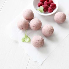 Creamy, sweet and pink! These easy no-bake Raspberry Cheesecake Protein Balls are indulgent and taste like raspberry cheesecake! Perfect for a post-workout snack or an on-the-go breakfast, these protein balls are a must-try for anyone looking for a tasty and healthy treat. Raspberry Cheesecake Bites, Greek Yogurt And Peanut Butter, Protein Balls Healthy, Raspberry No Bake Cheesecake, Energy Bites Healthy, Dark Chocolate Raspberry, Peanut Butter Protein Bars, Protein Balls Recipes, Chocolate Raspberry Cheesecake