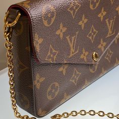 Like New, With L.V Pochette No Marks, Stains, Or Odors ! Retails $1500+Tax Includes: *Original Tags *Packaging Louis Vuitton Felicie, Lv Pochette, Bags Louis Vuitton, Louis Vuitton Bags, Brown Gold, Louis Vuitton Bag, Bag Lady, Like New, Louis Vuitton