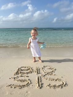 Pregnancy Announcement Beach, Second Pregnancy Announcement, Beach Baby Announcement, Pregnancy Photoshoot Beach, Becoming A Big Sister, Beach Maternity Pictures