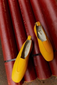 Sizing: This shoe fits true to size.Calfskin yellow leather ballerinas flats with square toe and elastic closure.Logo-embossed leather pull-loop at heel collar featuring brands logo. Cushioned Yellow Flat Heel Loafers For Fall, Yellow Loafers For Fall, Yellow Slip-on Loafers For Fall, Fall Yellow Loafers With Flat Heel, Fall Yellow Loafers, Yellow Leather Loafers For Fall, Yellow Leather Loafers With Flat Heel, Yellow Leather Flat Loafers, Yellow Leather Slip-ons With Round Toe