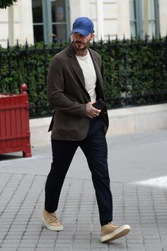 David Beckham La Reserve Hotel, Paris, France September 29, 2023 – Star Style Man David Beckham Outfit, David Beckham Style Outfits, David Beckham Style, Beckham Style, Paris Mens Fashion, Herren Style, Mens Casual Outfits Summer, Dad Fashion