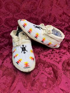 Vintage/slightly used  Adult size  Please refer to measurements pictured before purchasing  Pilamiya Native American Beaded Tennis Shoes, Wedding Moccasins, Native Moccasins, Native American Powwow, Moccasin Patterns, Native American Moccasins, Powwow Regalia, Beaded Moccasins, Turtle Design