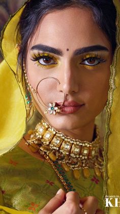 Indian Jewelry Photoshoot, Indian Woman Portrait, Ethnic Makeup, Indian Makeup Looks, Summer Makeup Looks, Bold Eyes, Indian Photoshoot, Braut Make-up, Indian Woman