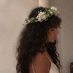 Ac New Leaf, Flowers In Her Hair, Foto Tips, Princess Aesthetic, Aesthetic Hair, Flower Crown, Hair Inspo, Her Hair, Pretty People