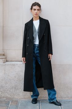 Minimal Wardrobe, Tailored Coat, Coat Outfit, Size 10 Models, Wardrobe Edit, Smart Casual Outfit, Sustainable Fashion Brands, Coat Outfits, Coat Design