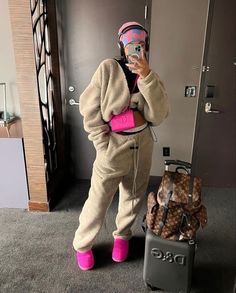 Airport Fits, Streetwear Girl, Chill Fits, Swag Outfits For Girls, Streetwear Fashion Women, Cute Swag Outfits, Tomboy Fashion