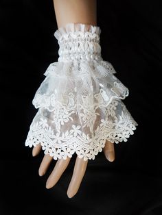 Bracelet manchette en dentelle blanche brodée Frou Frou, Clothes Shopping, Designs For Dresses, 가을 패션, Cheap Clothes, Shopping Store, Lolita Fashion