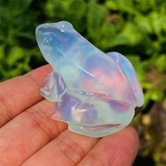 Description: -100% Brand new and high quality - crystal rock -Handmade Carved -It is good gift for your friends,families Specificatioin: Type: Opalite Frog Carved,Quartz Crystal Frog Material: opalite Color: white clear Size: 2"+ Weight:About 40g+（1pc） Embrace the serene charm of nature with our delightful White Opal Frogs. These enchanting figurines, crafted from genuine white opal, combine the mystical allure of gemstones with the whimsical appeal of frogs, making them a perfect addition to an Frog Skull, Crystal Sculpture, Reiki Healing Crystals, Animal Sculpture, Skull Carving, Anne Of Green, Natural Home Decor, Animal Sculptures, Crystal Gifts