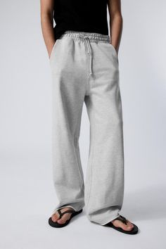 astro loose terry sweatpants - Light Dusty Grey | Weekday WW Sweatpants Outfit Men, Wide Leg Sweatpants Outfit, Grey Sweatpants Men, Seventeen Blue, Drip Ideas, Oversized Hoodie Men, 80s Sport, Fire Clothes, Minimal Streetwear