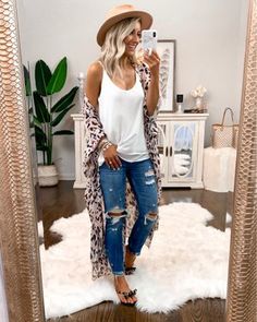 Laura Beverlin, Women Long Cardigan, Long Sleeve Kimono, Leopard Print Cardigan, Winter Ideas, Nice Outfits, White Short Dress, Printed Cardigan, Hair Short