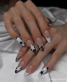 Black White Chrome Nails, Almond Nails Designs Bling, Elegant White Nail Designs, New Years Nails Stiletto, Cigarettesaftersex Nails, Black Nail Inspo Almond, Y2k Baddie Nails, Greyday Nails, Billie Eilish Nails Design