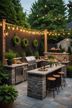 Back Patio With Grill Area, Grill Backyard Ideas Patio, Outdoor Kitchen Cottage, Outdoor Kitchen With Table, Hawaii Backyard Ideas, Table Outside Garden, Backyard Island Ideas, Outdoor Kitchen Aesthetic, Backyard With Kitchen