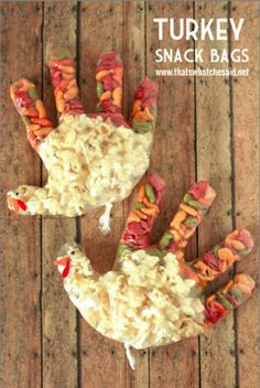 turkey snack bags made out of rice and veggies on a wooden table with text overlay that reads, turkey snack bags