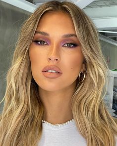 Purple Liner Makeup Look, Purple Makeup Looks Brown Eyes, Makeupbymario Looks, Formal Makeup Colorful, Perpul Makeup, Make Up Looks Purple, Makeup With Purple Eyeliner, Make Up Purple Eyes, Purple Liner Makeup