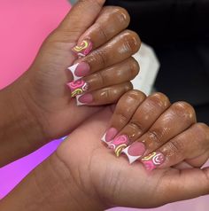 Nail Model 2023, Sza Nails Idea, Sza Singer Inspired Nails, Short Acrylic Nails Black Women, Pink And Green Duck Nails, Easter Outfits Black Women, Short Set Acrylic Nails, Shorties Nails Square, Frog Nails Coffin