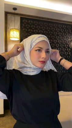 Square Hijab Tutorial, Style Hijab Simple, Simple Hijab Tutorial, Stile Hijab, Simple Hijab, Hijab Style Tutorial, Pashmina Hijab Tutorial, Stylish Hijab