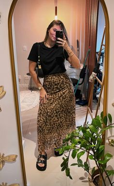 Wedding Guest 2 Piece Outfit, Outfit Pollera Larga, Outfit Primavera, Stylish Work Attire, Fashionista Clothes, Going Out Outfits, Looks Chic, Look Chic