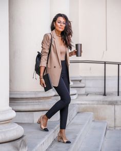 Workwear 2022 Women, Outfit Working Girl, Girls Office Outfit, Office Outfits Women Autumn, Business Look Woman, Summer Office Shoes, Women’s Work Wear, Spring Office Outfits Women 2023, Court Clothes For Women