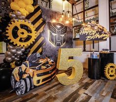 Bumblebee Themed Birthday Party, Transformers Birthday Bumblebee, Transformers Theme Party, Transformers Decorations Party, Bumblebee Party Transformers, Transformers Birthday Party Decorations, Bumblebee Birthday Party Transformers, Transformers Bumblebee Birthday, Transformers Themed Birthday Party