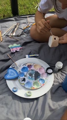 Painting Picnic Date Aesthetic Couple, Painting Picnic Aesthetic, Paint Picnic Aesthetic, Painting Picnic With Friends, Summer Picnic Painting, Friend Dates, Gen Z, Art Aesthetic, Art Portfolio