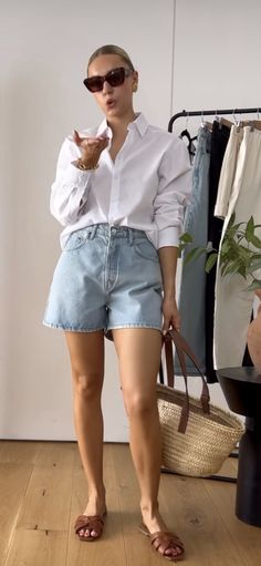 Jean Shorts Button Down Outfit, Denim Shorts Outfit Classy, Chic Jean Shorts Outfit, Sunday Night Dinner Outfit, Old Money Jean Shorts Outfit, South Africa Holiday Outfits, Classy Denim Shorts Outfit, Classy Jean Shorts Outfit, Mom Shorts Outfit Summer