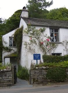 an old white house with ivy growing on it's side