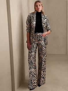 Saw this on Banana Republic: Green Linen Trousers, Black Wide Leg Trousers, Grey Dress Pants, The Talk, Banana Republic Dress, Jacquard Fabric, Striped Linen, Coat Fashion, Black Stretch