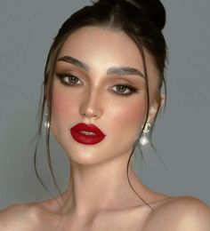 Going Out Makeup Red Lips, Light Makeup With Red Lipstick, Short Hair Red Lipstick, Brown Eye Makeup Red Lips, Red Bold Makeup Look, Makeup To Go With Red Lipstick, Simple Bold Makeup Looks, Red Dress Outfit Makeup, Make Up Red Lips Brown Eyes