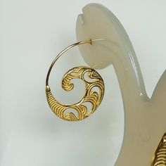 ONE PAIR of open ended sterling silver spiral hoops plated in real gold. Dimensions: 27 X 28 mm These earrings are made of 925 hypoallergenic sterling silver and plated in gold. Comes with a 925 stamp. Can be packaged in a gift box. I can include a personal message from you if needed You are welcome to contact me at... bhavnakwintra1956@gmail.com For more beautiful pieces from my shop, please browse 👇 TOE RINGS: https://www.etsy.com/your/shops/TheSilverGame/tools/listings/section:27020628,view: Unique Gold Swirl Jewelry, Unique Swirl Shaped Gold Jewelry, Unique Swirl-shaped Gold Jewelry, Gold Spiral Hoop Earrings Gift, Gold Spiral Earrings For Pierced Ears, Gold Handmade Swirl Jewelry, Gold Swirl Metal Earrings, Gold Swirl Earrings For Pierced Ears, Handmade Gold Swirl Jewelry