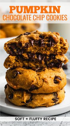 Fluffy pumpkin chocolate chip cookies ready in 20 minutes, the perfect fall dessert. Pumpkin Chocolate Chip Cookies Easy, Soft Pumpkin Chocolate Chip Cookies, Ranger Cookies, Spiced Cookies, Desserts With Chocolate Chips, Soft Pumpkin Cookies, Pumpkin Cookie Recipe, Cookies With Chocolate, Pumpkin Spice Cookies