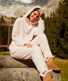 Cozy White Hooded Sleepwear, Novelty Winter Onesie For Loungewear, Winter Hooded Lounging Robe, Soft Hooded Winter Sleepwear, Pink Winter Loungewear Onesie, Cute Onesies, Cosy Outfit, Thick Sweaters, Fleece Dress